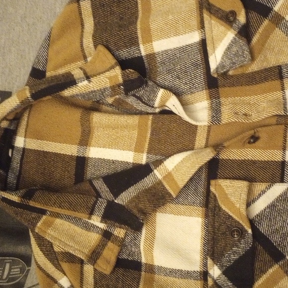 ❄️ Flannel Lightly Worn ❄️ - Picture 2 of 3